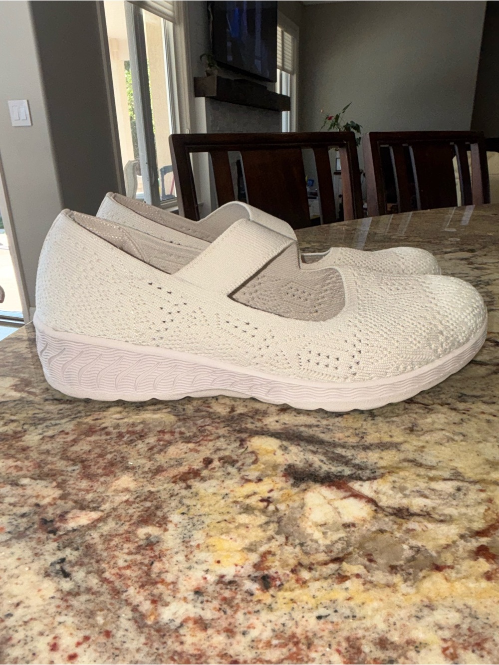 Skechers slip on shoes sz 9.5 EXCELLENT - Picture 2 of 7